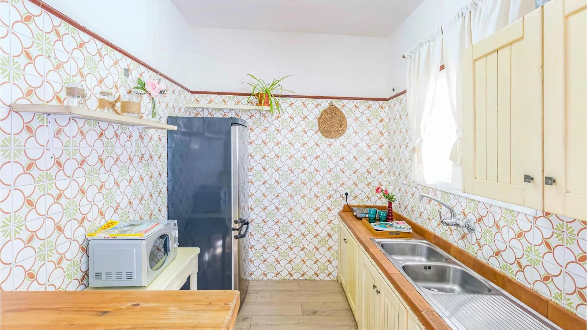 4 Bedroom Cozy Home In Arahal El Arahal Holiday home