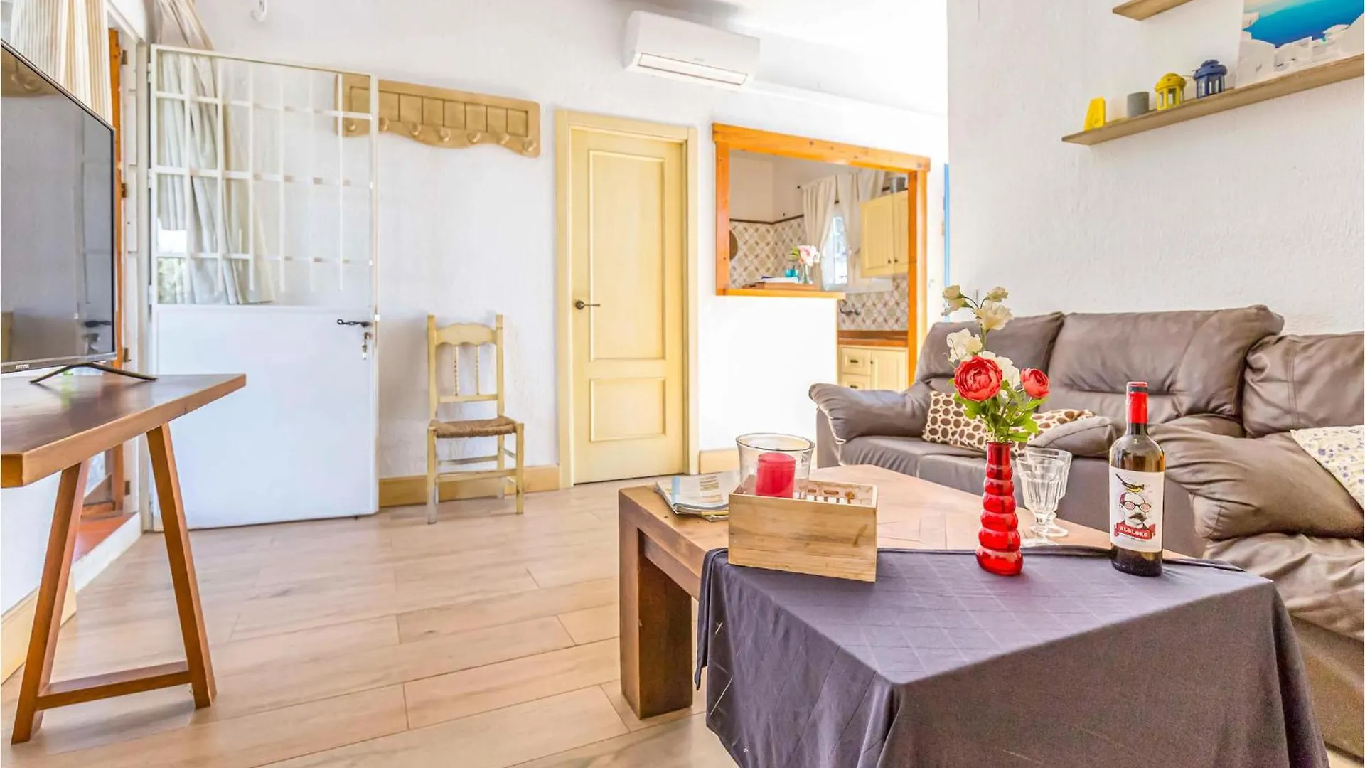 4 Bedroom Cozy Home In Arahal El Arahal Holiday home